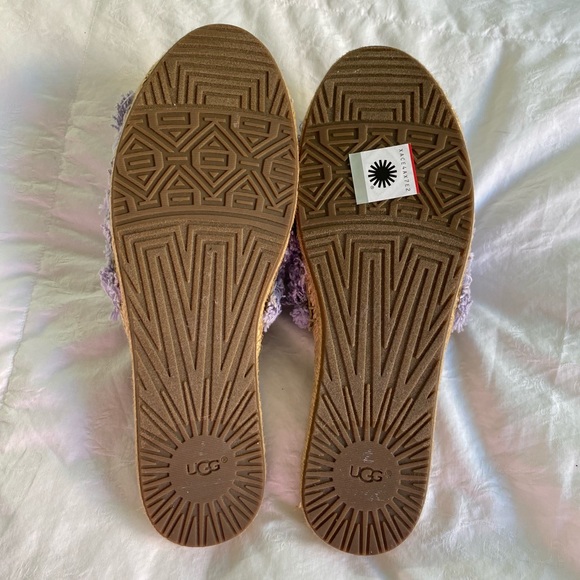 NWOT: UGG Purple Slippers - GREAT GIFT! - Picture 2 of 4
